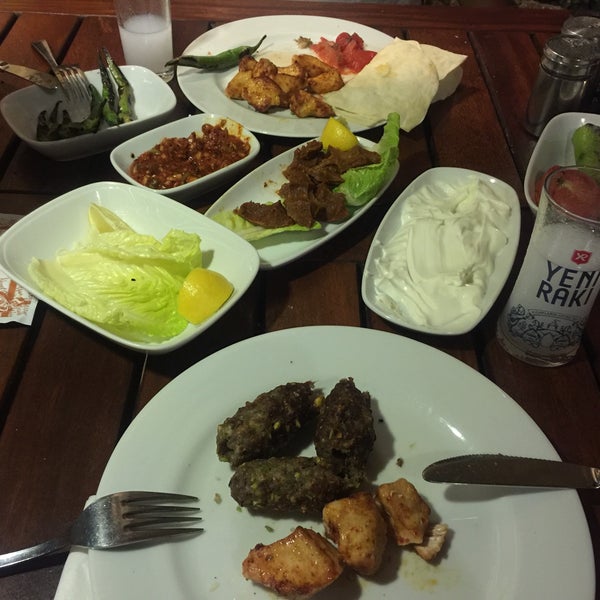 Снимок сделан в Kebap Time Restaurant пользователем İrem K. 5/2/2016