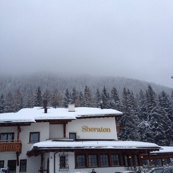 Foto tirada no(a) Arabella Hotel Waldhuus Davos por Jerome J. em 11/23/2013