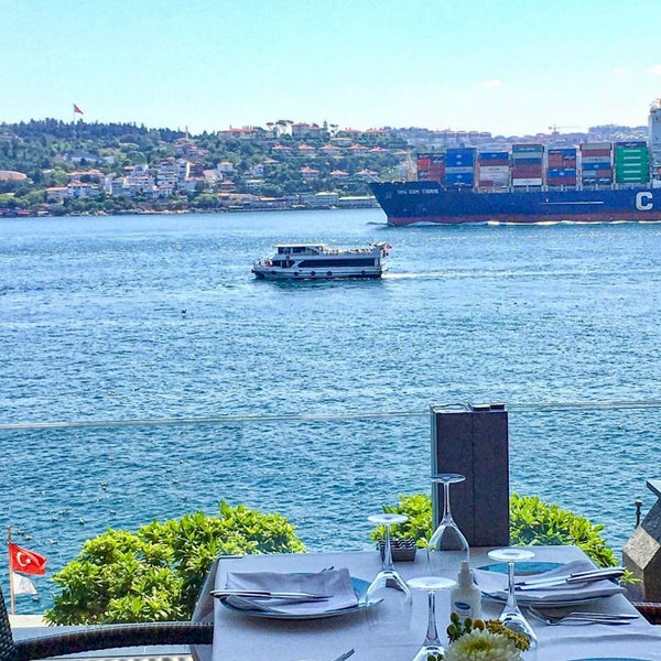 Foto diambil di Mavi Balık Restaurant oleh KEN🌀N EK$!🌀GLU . pada 6/17/2023