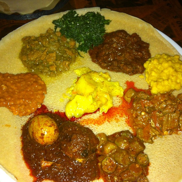 Foto tomada en Queen Sheba Ethiopian Restaurant  por Brian L. el 2/11/2013