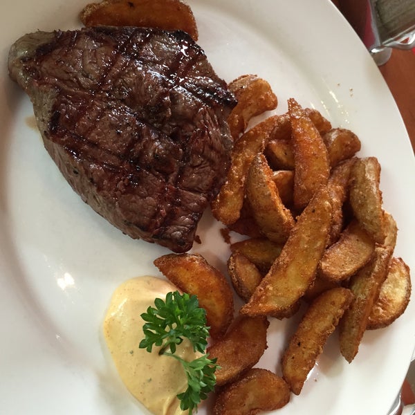 6/1/2015 tarihinde Nadja N.ziyaretçi tarafından Steakhouse Las Malvinas'de çekilen fotoğraf