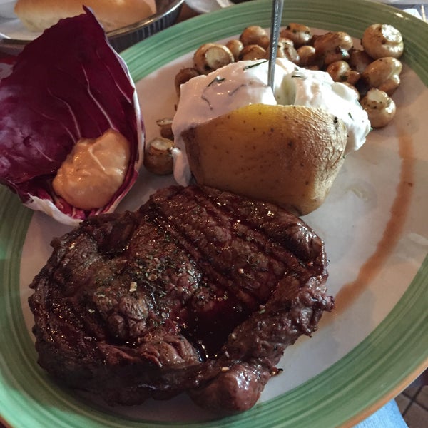 Das Foto wurde bei Steakhouse Las Malvinas von Nadja N. am 12/14/2015 aufgenommen