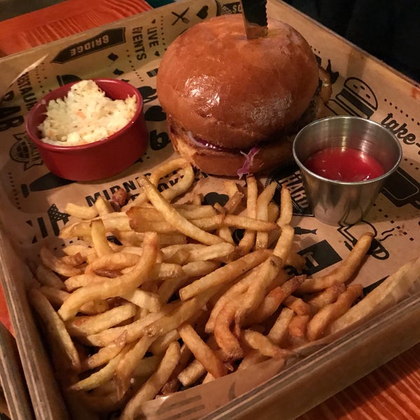 12/14/2017에 Nadja N.님이 Brooklyn Burgers&amp;Steaks에서 찍은 사진