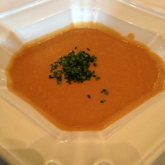 Das Foto wurde bei Etoile Cuisine et Bar von IAHGVA S. am 12/15/2012 aufgenommen