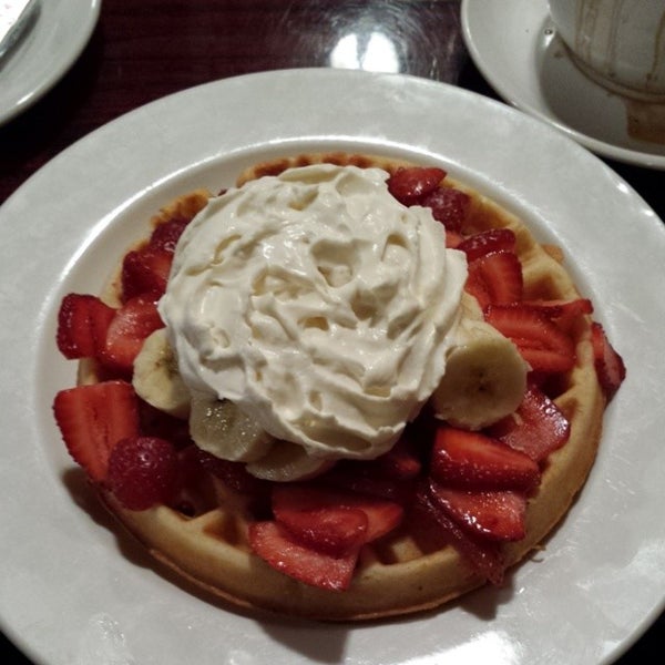 Foto tomada en Midtown Crêperie &amp; Café  por Gerald B. el 7/27/2014