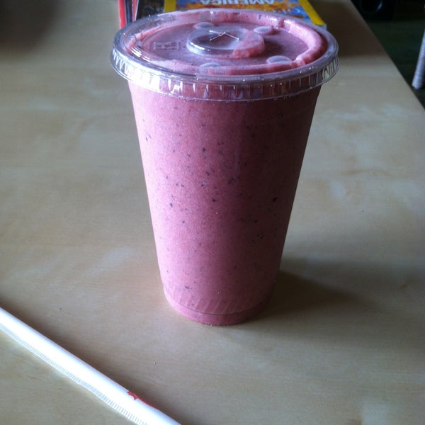 4/11/2013にJon B.がThe Smoothie Roomで撮った写真