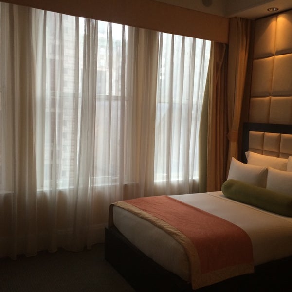 6/20/2014 tarihinde Jon B.ziyaretçi tarafından Flatiron Hotel Toshi'de çekilen fotoğraf