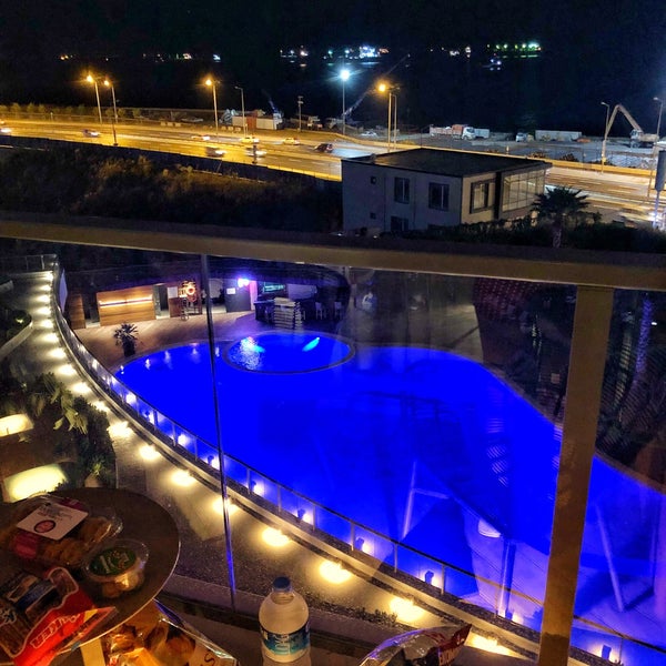 Foto diambil di Radisson Blu Hotel, Istanbul Ataköy oleh ➰ pada 6/12/2018
