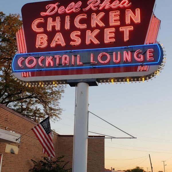 Photo taken at Dell Rhea&#39;s Chicken Basket by Jason O. on 9/7/2019