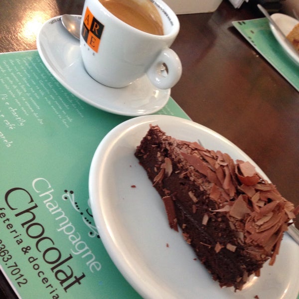 Photo taken at Champagne Chocolat Cafeteria &amp; Doceria by Christian K. on 1/24/2015