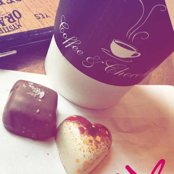 Снимок сделан в Coffee &amp; Chocolate пользователем Michiyo N. 7/26/2019