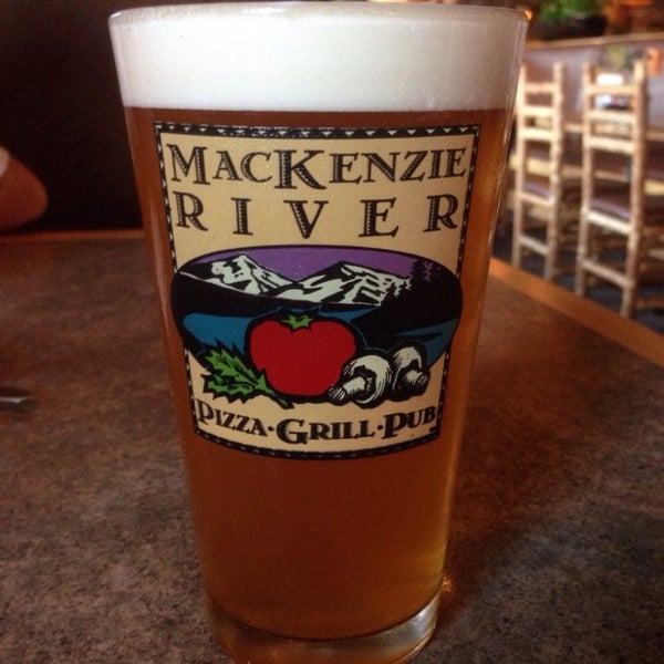 Photo taken at Mackenzie River Pizza, Grill, and Pub by David L. on 5/29/2015