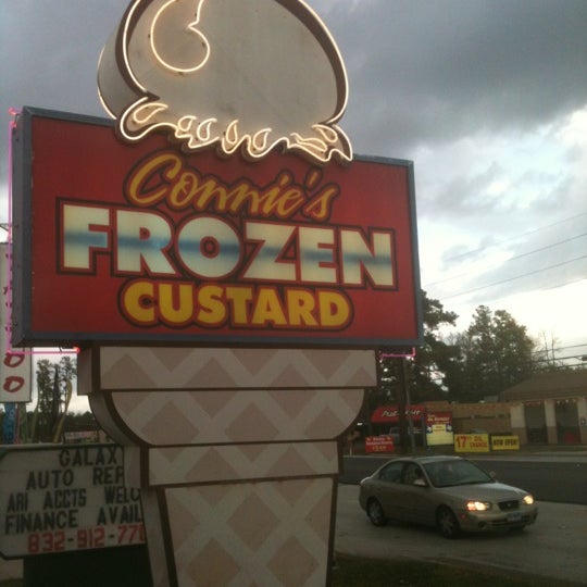 Снимок сделан в Connie&#39;s Frozen Custard пользователем Steve G. 12/1/2012