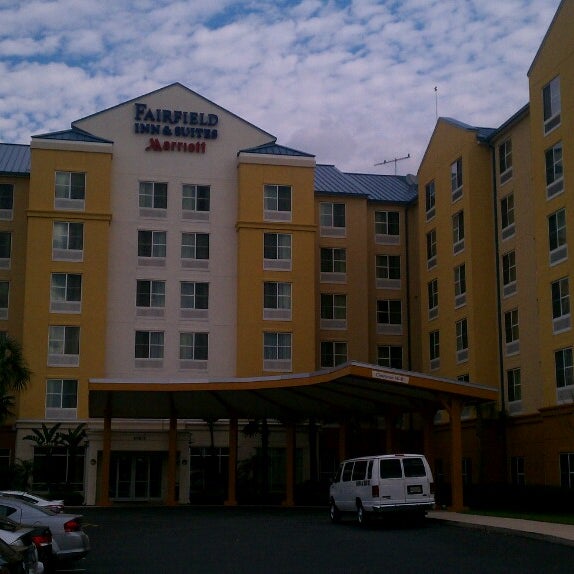 Снимок сделан в Fairfield Inn &amp; Suites by Marriott Orlando at SeaWorld пользователем Colby D. 2/25/2013