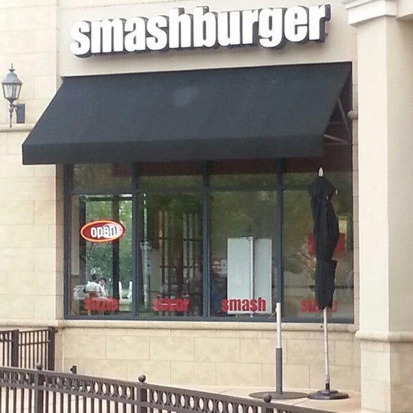Photo taken at Smashburger Stonecrest Charlotte by Colby D. on 8/12/2014