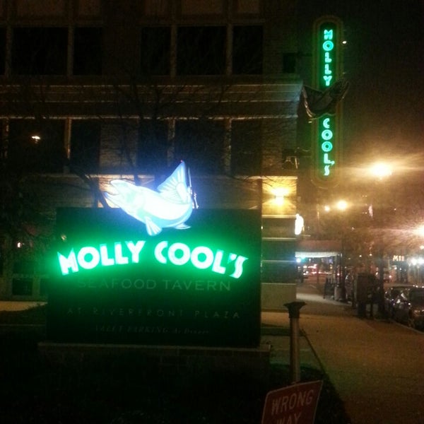 11/8/2013에 Colby D.님이 Molly Cool&#39;s Seafood Tavern에서 찍은 사진