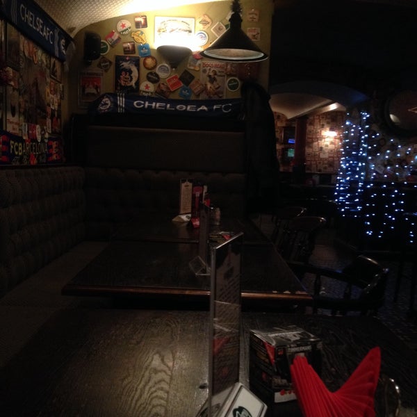 12/30/2014 tarihinde Katusha R.ziyaretçi tarafından Golden Pint Pub'de çekilen fotoğraf