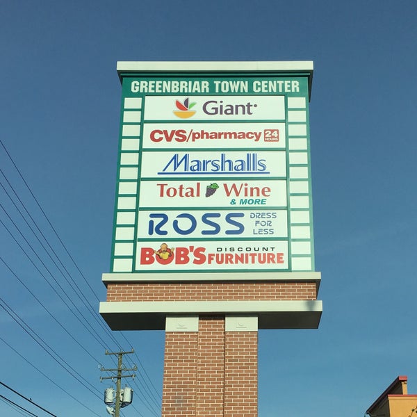 Greenbriar Town Center Shopping Mall in Chantilly