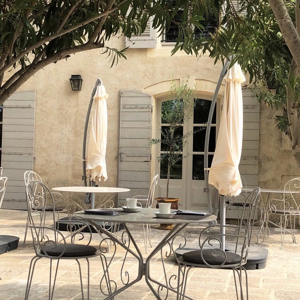 Foto scattata a Benvengudo Hotel Les Baux-de-Provence da Ela P. il 4/28/2018