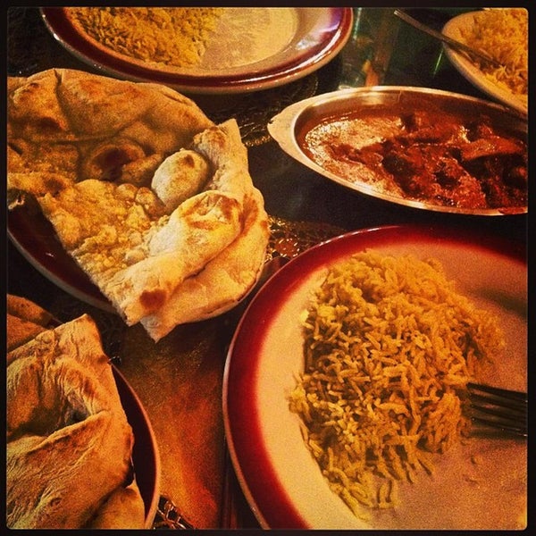 Foto scattata a Kismat Indian Restaurant da Kismat Indian Restaurant il 9/12/2014