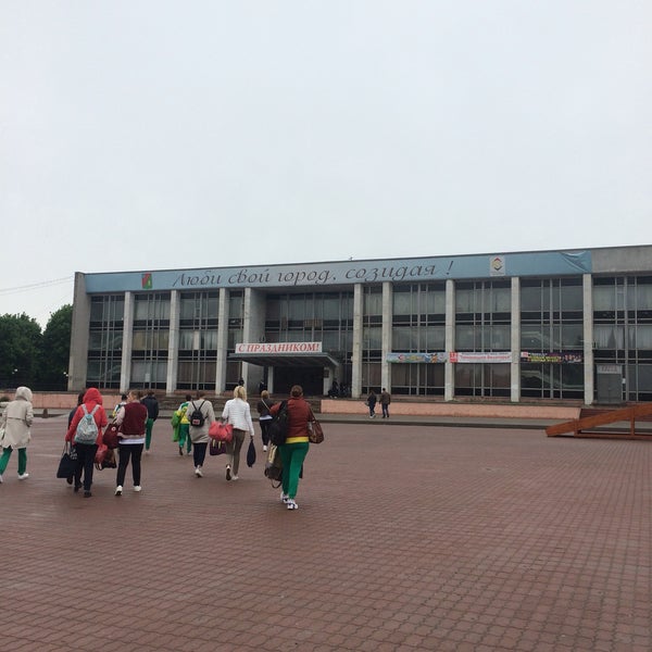 Старый оскол дк. Дк комсомолец новокузнецк. Залещенск город дом культуры. Дворец культуры старый оскол. Смоленская область город гагарин дом культуры на комсомолец.