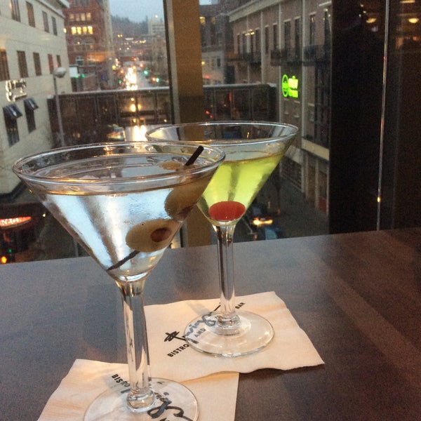 12/7/2015 tarihinde Chrisziyaretçi tarafından Twigs Bistro &amp; Martini Bar'de çekilen fotoğraf
