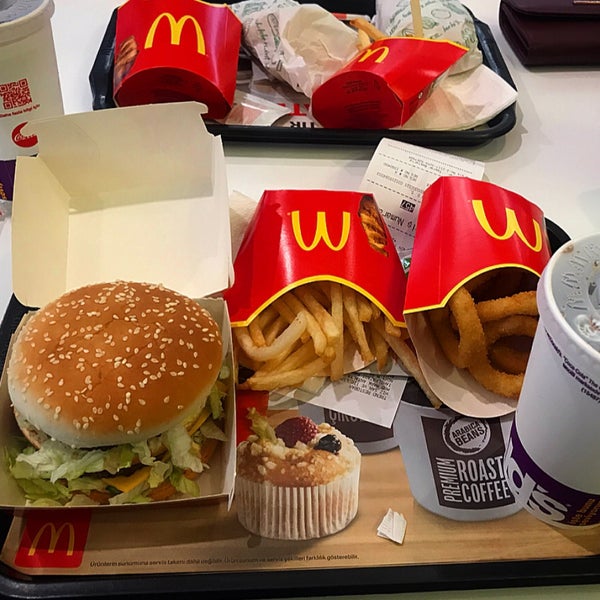 Foto tirada no(a) McDonald&#39;s por Elif A. em 12/3/2018