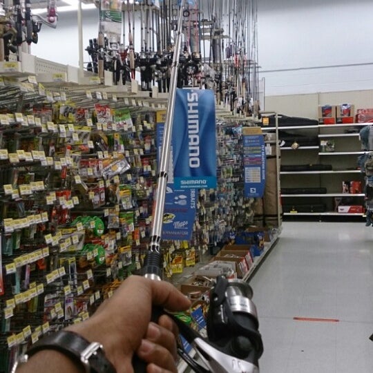 Das Foto wurde bei Walmart von Muhammad M. am 9/5/2015 aufgenommen