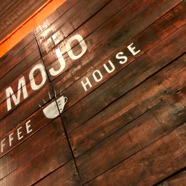 Foto tirada no(a) Mojo Coffee House por Heather S. em 4/10/2017