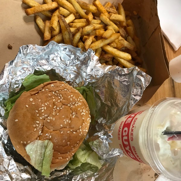 Photo taken at Five Guys by Robin P. on 4/12/2018