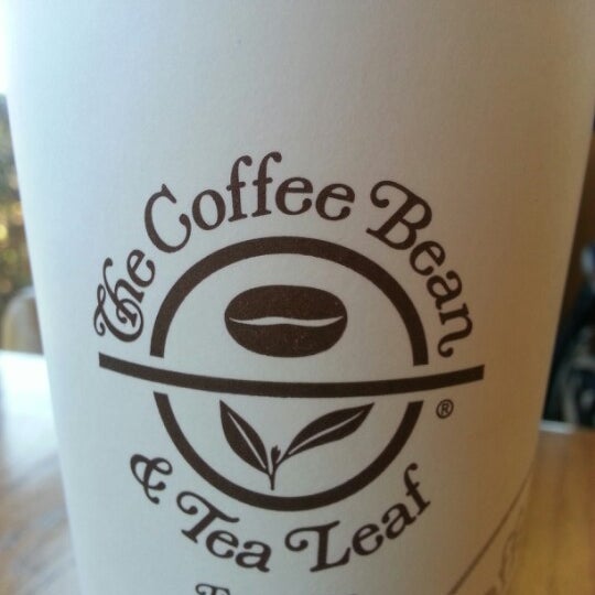 รูปภาพถ่ายที่ The Coffee Bean &amp; Tea Leaf โดย Dean B. เมื่อ 1/29/2013