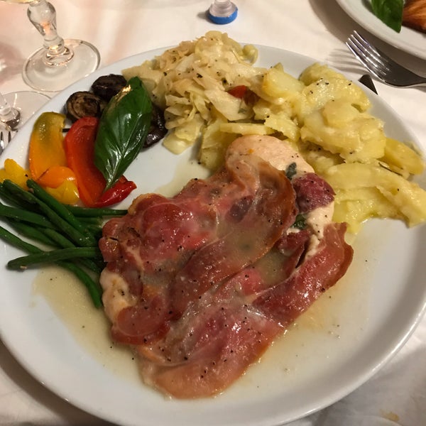 รูปภาพถ่ายที่ Ristorante Rossini โดย Hiroshi Y. เมื่อ 12/11/2019