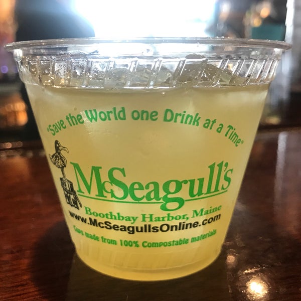 Foto diambil di McSeagull’s Restaurant oleh Erik M. pada 9/2/2017