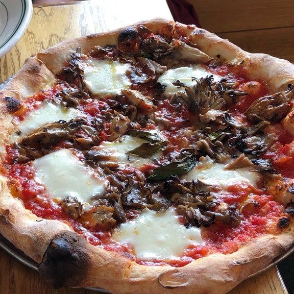Photo taken at Pizzeria Delfina by Samuel G. on 8/18/2018