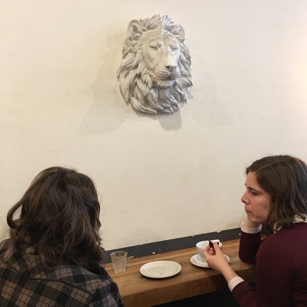 Foto tirada no(a) Café Humble Lion por Chloe P. em 10/23/2018