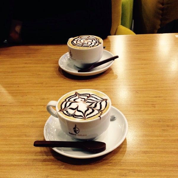 Kahve Dehası İstiklâl�de Kahve Dükkanı