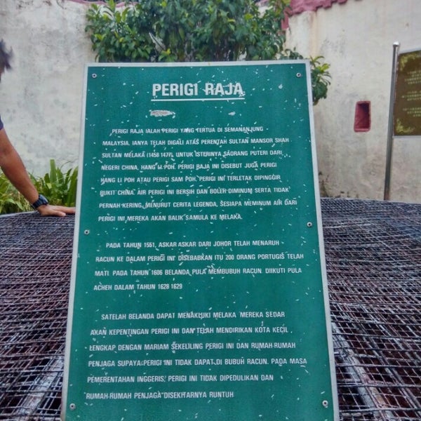 Photos at Hang Li Pohu0027s Well 漢麗寶井 - Historic Site