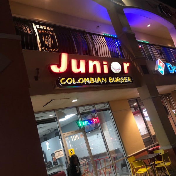Снимок сделан в Junior Colombian Burger - South Kirkman Road пользователем Johnnie W. 11/24/2020