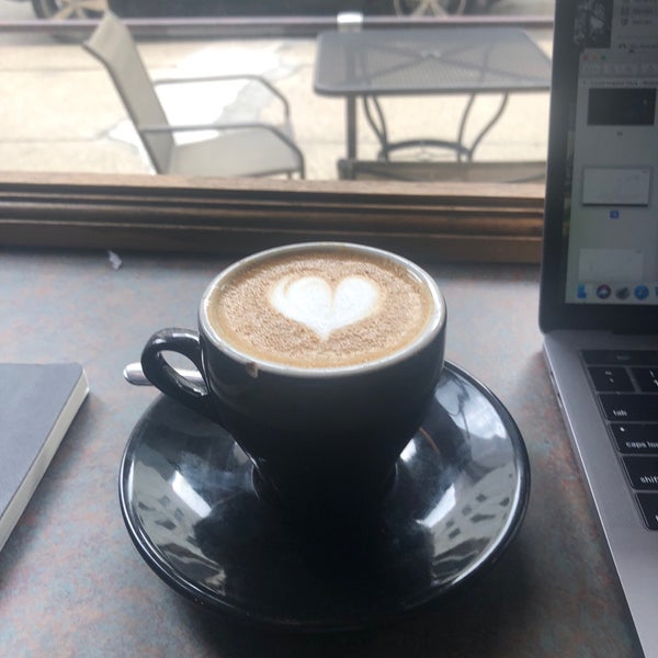 Photo prise au Café Brioso par Kumi W. le5/15/2018