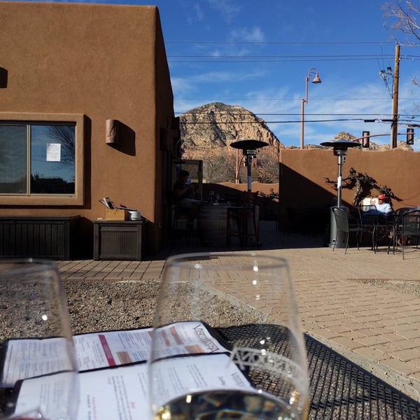Photo taken at Vino Di Sedona Fine Wine &amp; Craft Beer by Laura H. on 3/2/2021