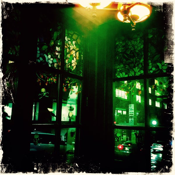 Das Foto wurde bei Emmet&#39;s Irish Pub von Pete L. am 10/30/2016 aufgenommen