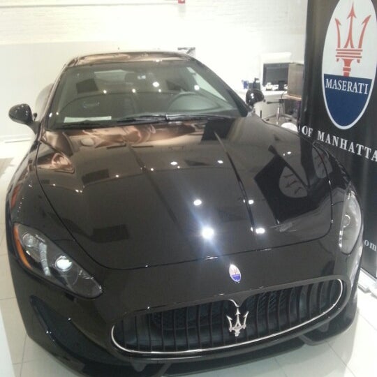 Снимок сделан в Maserati of Manhattan пользователем Ken H. 12/3/2012