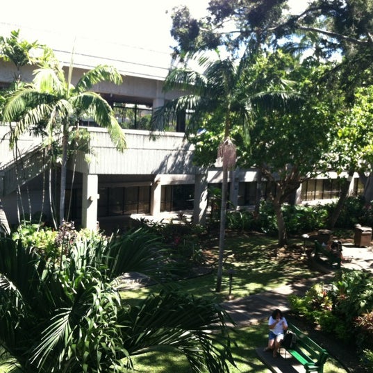 Foto tirada no(a) USO Hawaii&#39;s Airport Center por Lady B em 10/31/2012