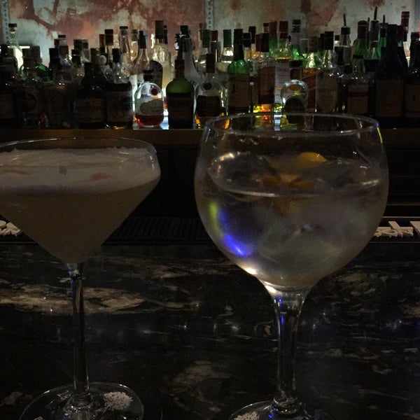 De los mejores sitios para tomar cocktails y gin tonics preparados por bar-mans profesionales!