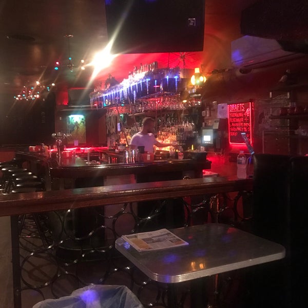 Photo prise au Silk City Diner Bar &amp; Lounge par richard b. le7/28/2017