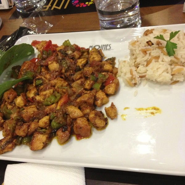 รูปภาพถ่ายที่ Moines Cafe &amp; Fine Dining โดย Tuğba K. เมื่อ 8/5/2013