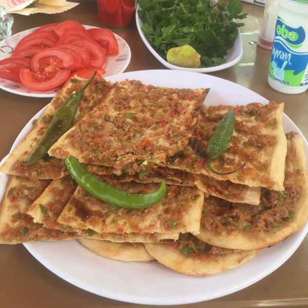 Karşıyaka Etli Ekmek Karaman�da Türk Restoranı