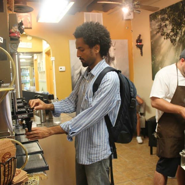 Das Foto wurde bei Harrar Coffee &amp; Roastery von Harrar Coffee &amp; Roastery am 9/19/2014 aufgenommen