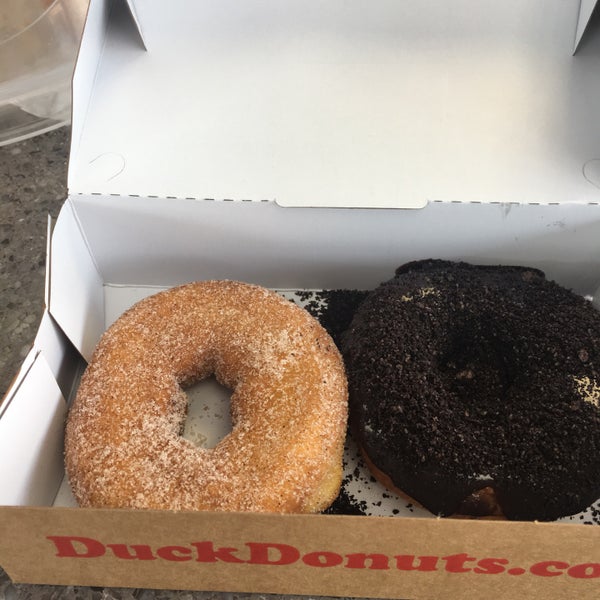 รูปภาพถ่ายที่ Duck Donuts โดย April A. เมื่อ 6/8/2018