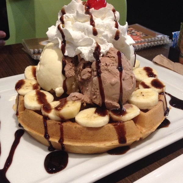 Photo taken at Waffle Store by Tê L. on 9/18/2014